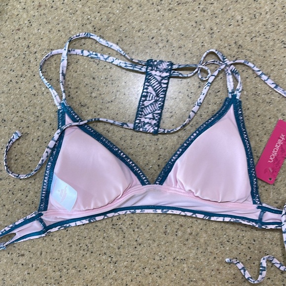 Bikini top. Target. With removable padding - Picture 2 of 5